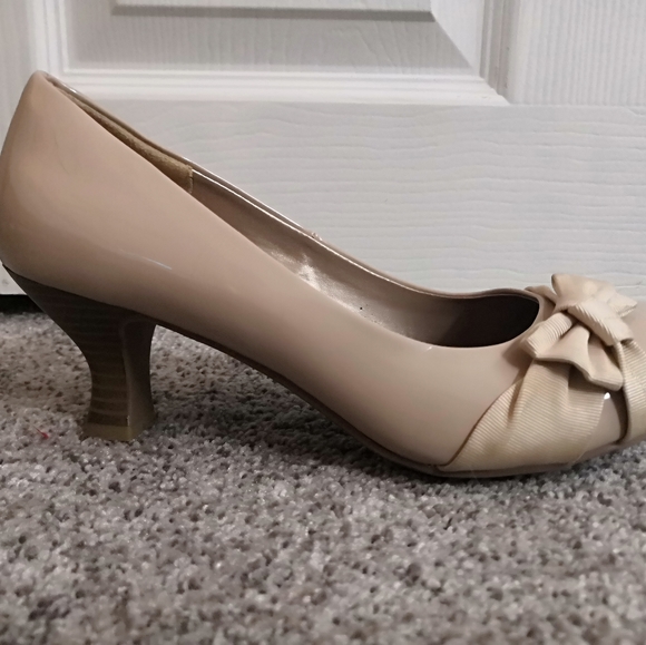 Heels - Picture 2 of 3